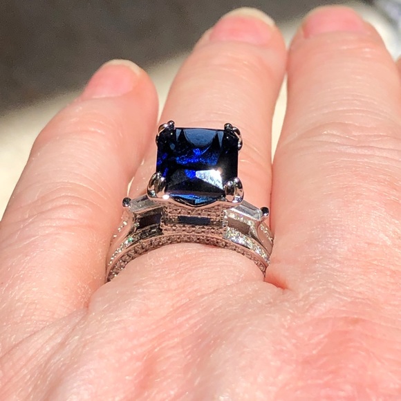 SOLD OUT๐๐6ct 12x10mm Sapphire Eiffel Tower๐ - Picture 7 of 10